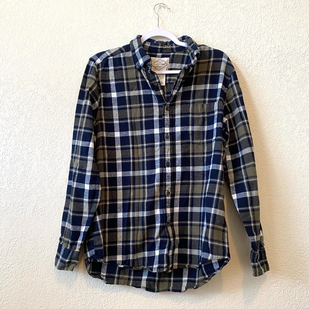 ST. JOHN’S BAY Green Button Up Shirt